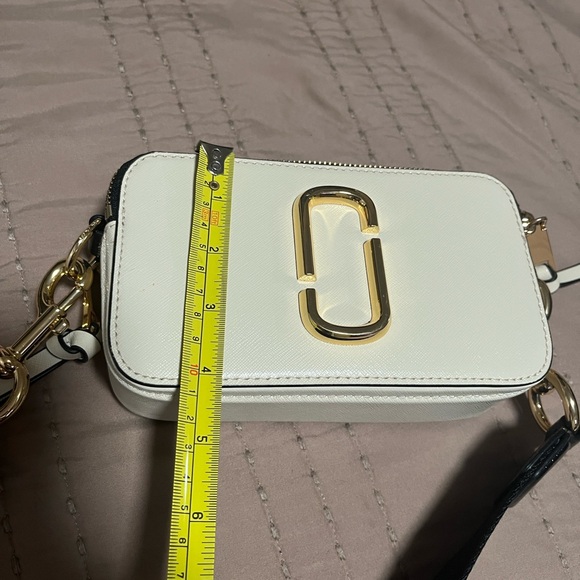 Marc Jacobs Cream Crossbody Bag with Gold Accents - Picture 10 of 16